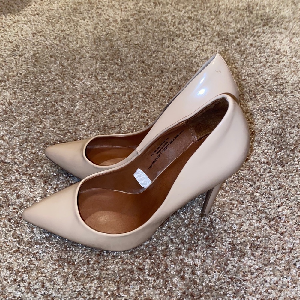 Heels - Picture 2 of 3